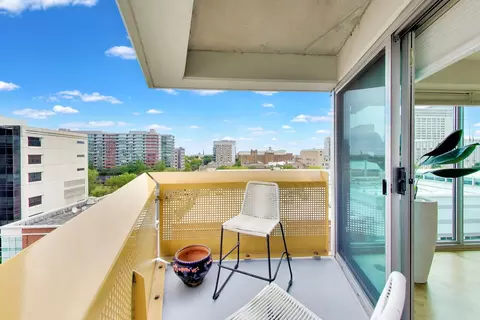Exterior - 1720 Maple Ave #910, Evanston, IL 60201 photo 3 of 33