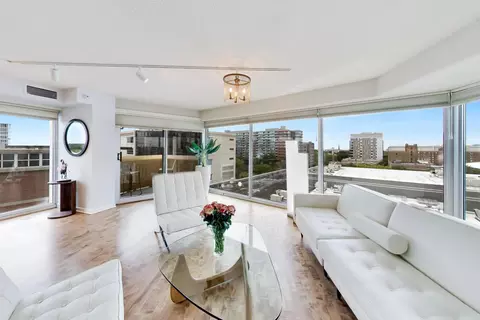 Living - 1720 Maple Ave #910, Evanston, IL 60201 photo 6 of 10