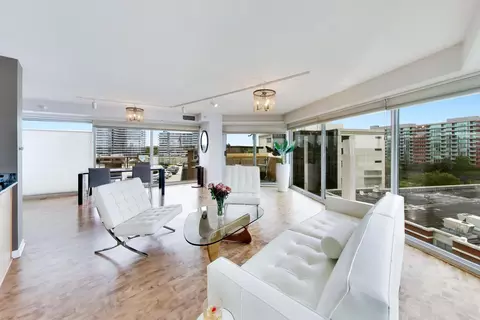 Living - 1720 Maple Ave #910, Evanston, IL 60201 photo 7 of 10