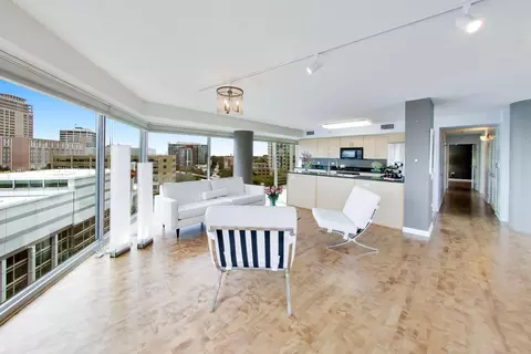 Living - 1720 Maple Ave #910, Evanston, IL 60201 photo 5 of 10