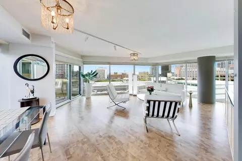Living - 1720 Maple Ave #910, Evanston, IL 60201 photo 9 of 10