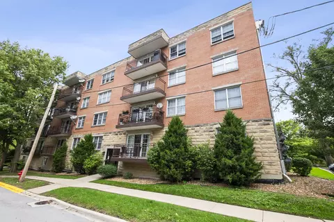8733 Willow Blvd #1C, Willow Springs, IL 60480