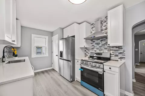 Kitchen - 3250 186th St, Lansing, IL 60438 photo 2 of 2