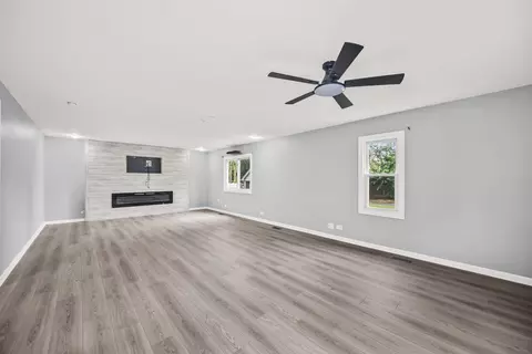 Living - 3250 186th St, Lansing, IL 60438 photo 2 of 5