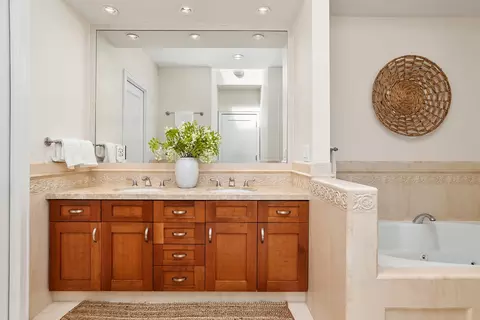Bath - 791 27th St, San Francisco, CA 94131 photo 2 of 5