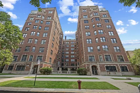 6937 S Crandon Ave #6E, Chicago, IL 60649