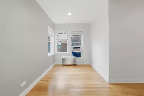 Living - 52 Forest Ave #2N, Riverside, IL 60546 photo 8 of 9