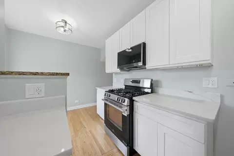 Kitchen - 52 Forest Ave #2N, Riverside, IL 60546 photo 2 of 6