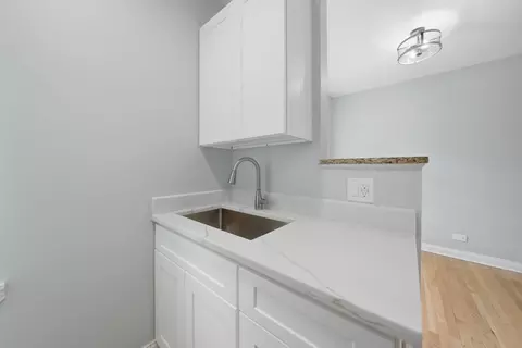 Kitchen - 52 Forest Ave #2N, Riverside, IL 60546 photo 4 of 6