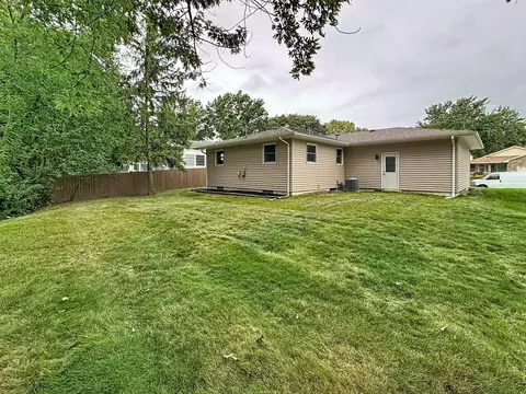 Exterior - 2438 3rd St, Moline, IL 61265 photo 4 of 4