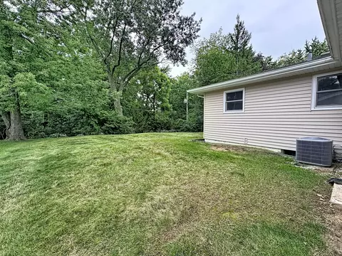 Exterior - 2438 3rd St, Moline, IL 61265 photo 3 of 4