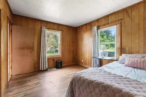 Bedroom - 2629 39th Ave, Moline, IL 61265 photo 2 of 5
