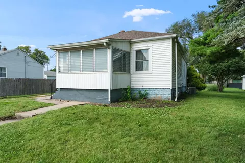 Exterior - 2629 39th Ave, Moline, IL 61265 photo 2 of 8