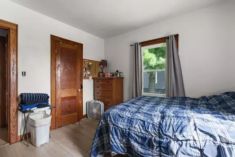 Bedroom - 2629 39th Ave, Moline, IL 61265 photo 4 of 5