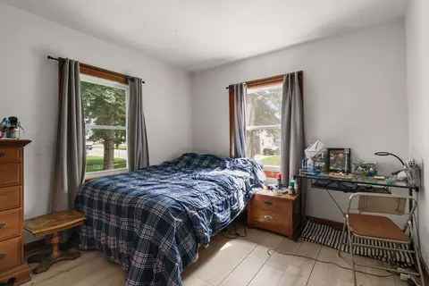 Bedroom - 2629 39th Ave, Moline, IL 61265 photo 3 of 5
