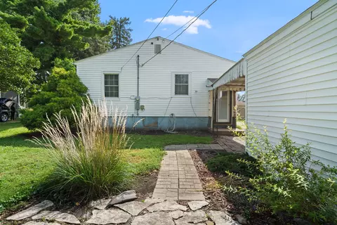Exterior - 2629 39th Ave, Moline, IL 61265 photo 7 of 8