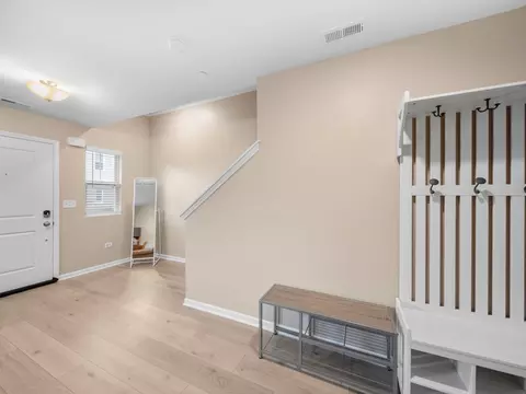 Entry Way - 1125 Dock St, Des Plaines, IL 60018 photo 1 of 5
