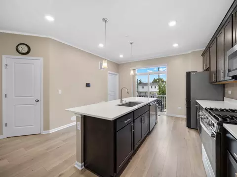 Kitchen - 1125 Dock St, Des Plaines, IL 60018 photo 2 of 3