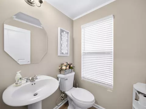 Bath - 1125 Dock St, Des Plaines, IL 60018 photo 3 of 3