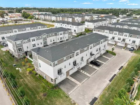 View/Area - 1125 Dock St, Des Plaines, IL 60018 photo 2 of 2