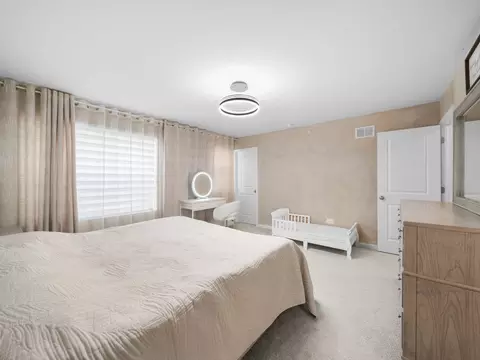 Bedroom - 1125 Dock St, Des Plaines, IL 60018 photo 5 of 5