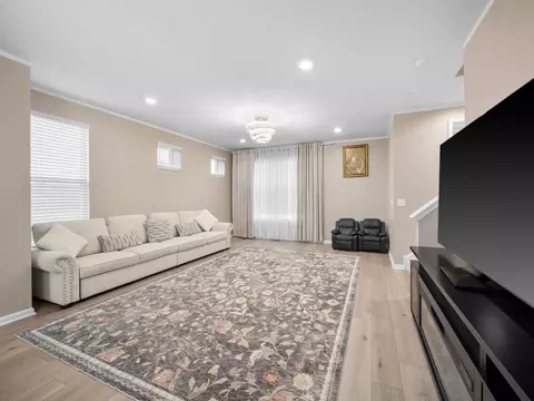 Living - 1125 Dock St, Des Plaines, IL 60018 photo 1 of 3