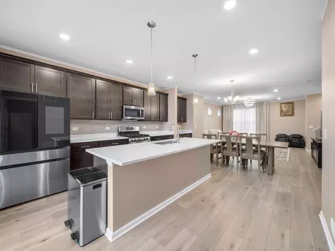 Kitchen - 1125 Dock St, Des Plaines, IL 60018 photo 1 of 3