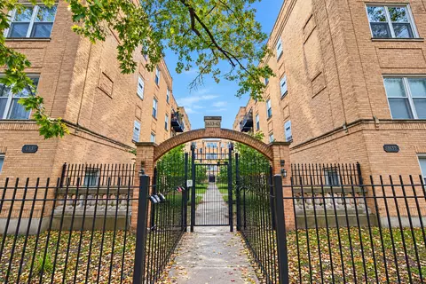 1641 W Farwell Ave #2N, Chicago, IL 60626