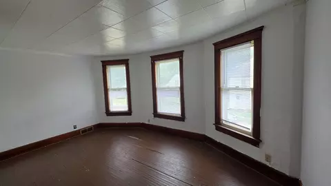 1002 Oak Ave S, Freeport, IL 61032 photo 5