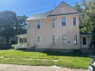 1002 Oak Ave S, Freeport, IL 61032 photo 2