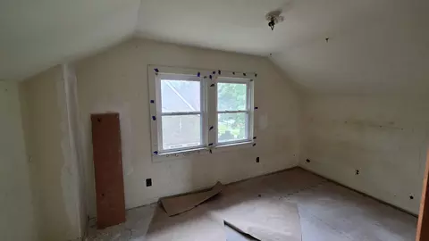 Bedroom - 1303 S Oak Ave, Freeport, IL 61032 photo 3 of 4