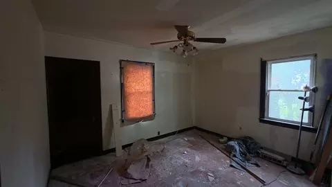 Bedroom - 1303 S Oak Ave, Freeport, IL 61032 photo 1 of 4