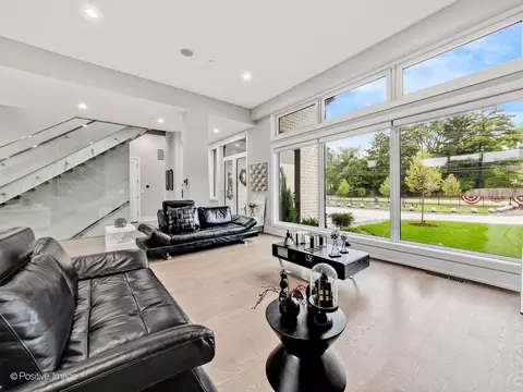 Living - Undisclosed, Northbrook, IL 60062 photo 4 of 15