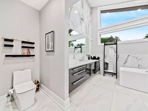 Bath - Undisclosed, Northbrook, IL 60062 photo 5 of 10