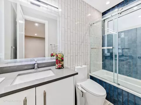 Bath - Undisclosed, Northbrook, IL 60062 photo 4 of 10