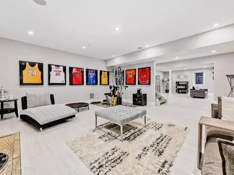 Living - Undisclosed, Northbrook, IL 60062 photo 15 of 15
