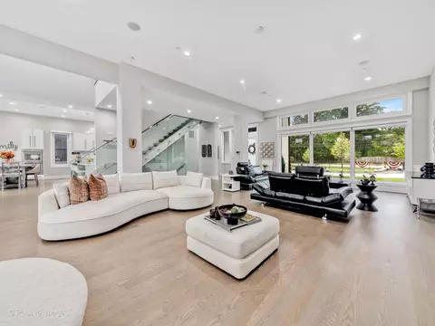 Living - Undisclosed, Northbrook, IL 60062 photo 8 of 15