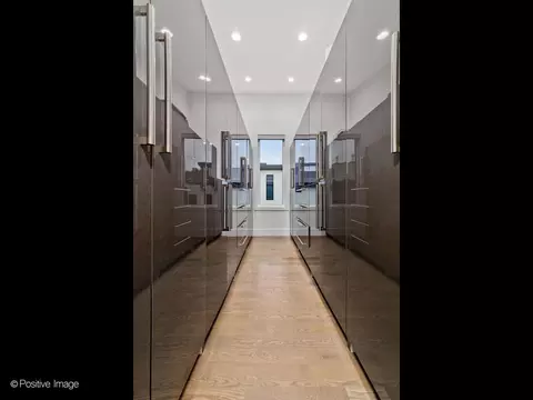 Entry Way - Undisclosed, Northbrook, IL 60062 photo 1 of 3