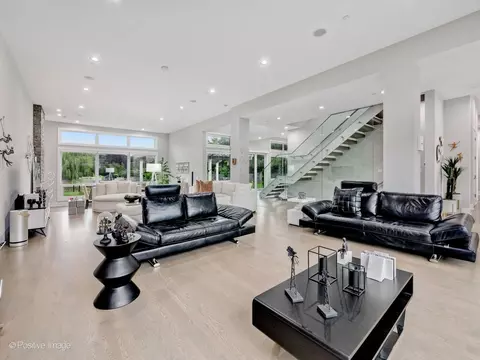 Living - Undisclosed, Northbrook, IL 60062 photo 5 of 15