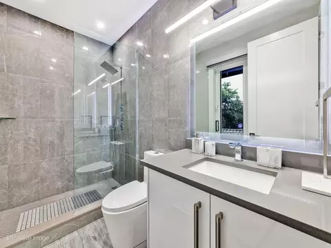 Bath - Undisclosed, Northbrook, IL 60062 photo 2 of 10