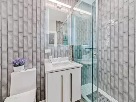 Bath - Undisclosed, Northbrook, IL 60062 photo 10 of 10