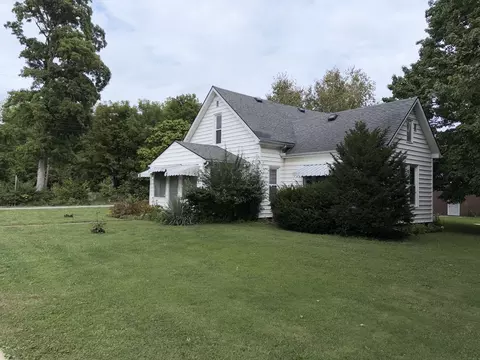 Exterior - 211 N Seminary St, Downs, IL 61736 photo 5 of 52