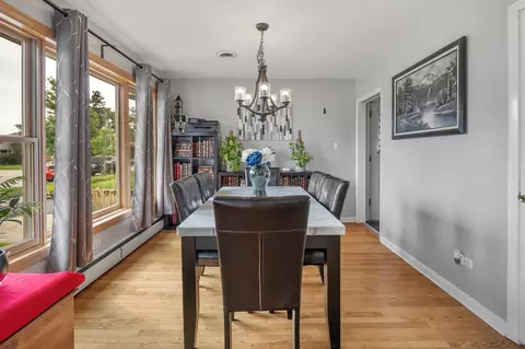 Dining - 952 W Grant Dr, Des Plaines, IL 60016 photo 2 of 2