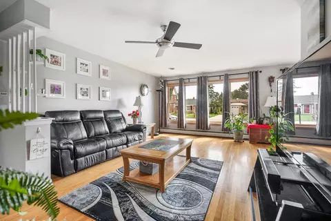 Other - 952 W Grant Dr, Des Plaines, IL 60016 photo 1 of 6
