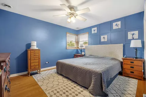 Bedroom - 952 W Grant Dr, Des Plaines, IL 60016 photo 1 of 2