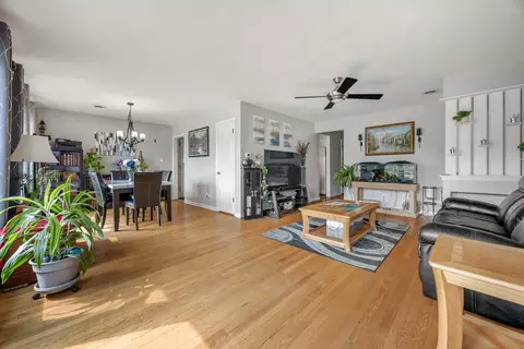 Living - 952 W Grant Dr, Des Plaines, IL 60016 photo 1 of 4