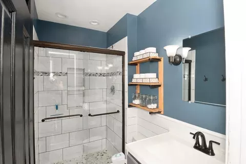 Bath - 1415 N Scully Dr, Mchenry, IL 60050 photo 3 of 3
