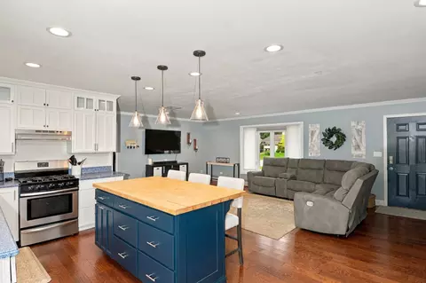 Kitchen - 1415 N Scully Dr, Mchenry, IL 60050 photo 3 of 3