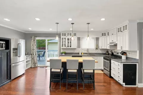 Kitchen - 1415 N Scully Dr, Mchenry, IL 60050 photo 1 of 3