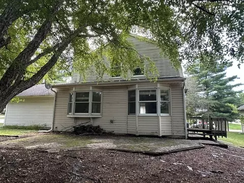 Exterior - 700 Butterfield Dr, Algonquin, IL 60102 photo 2 of 2